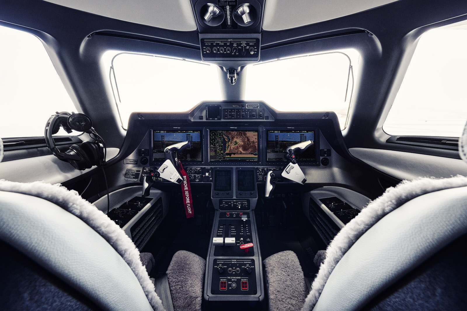Embraer_Phenom_01.jpg