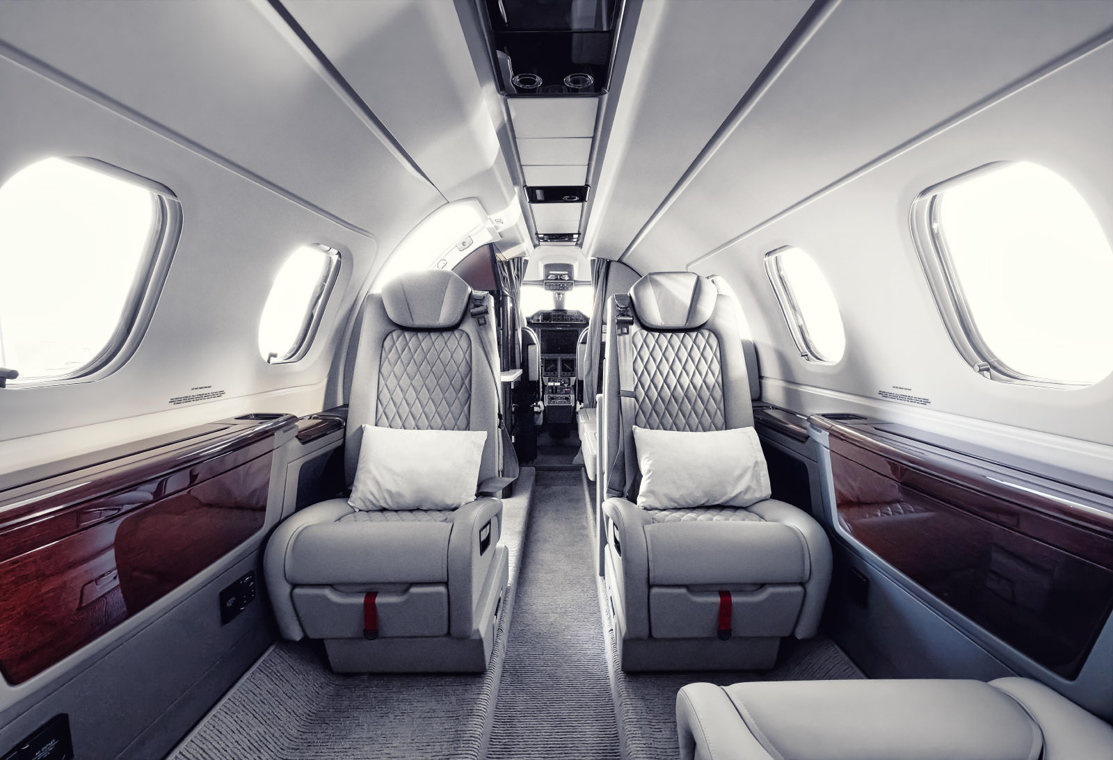 Embraer_Phenom_02.jpg