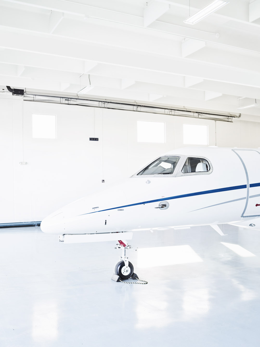 Embraer_Phenom_08.jpg