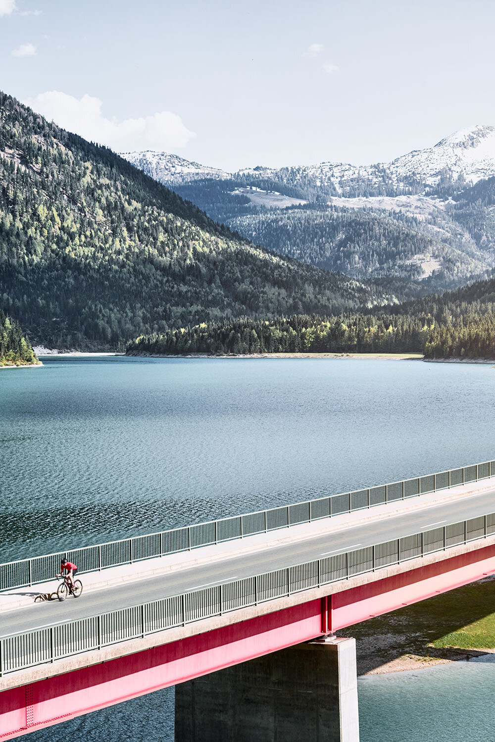 Fahrt über die Brücke an Sylvensteinspeicher