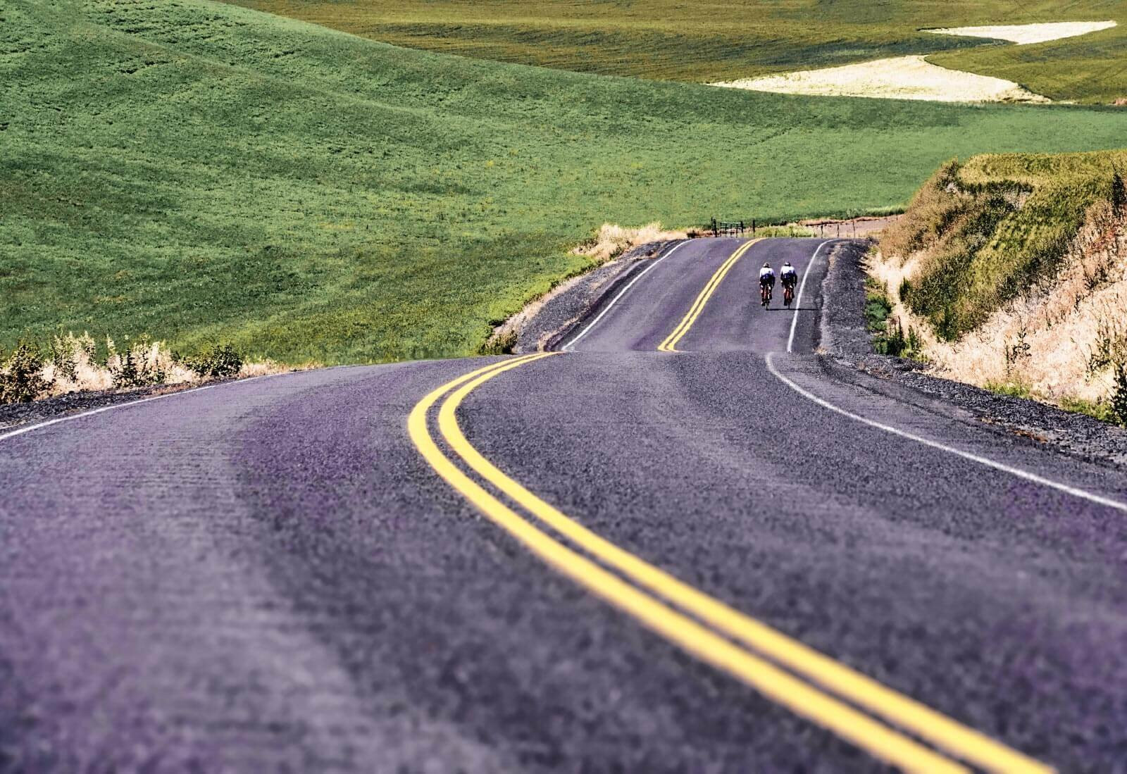 Tele-Aufnahme der Fahrer auf einer Straße und Utah USA
