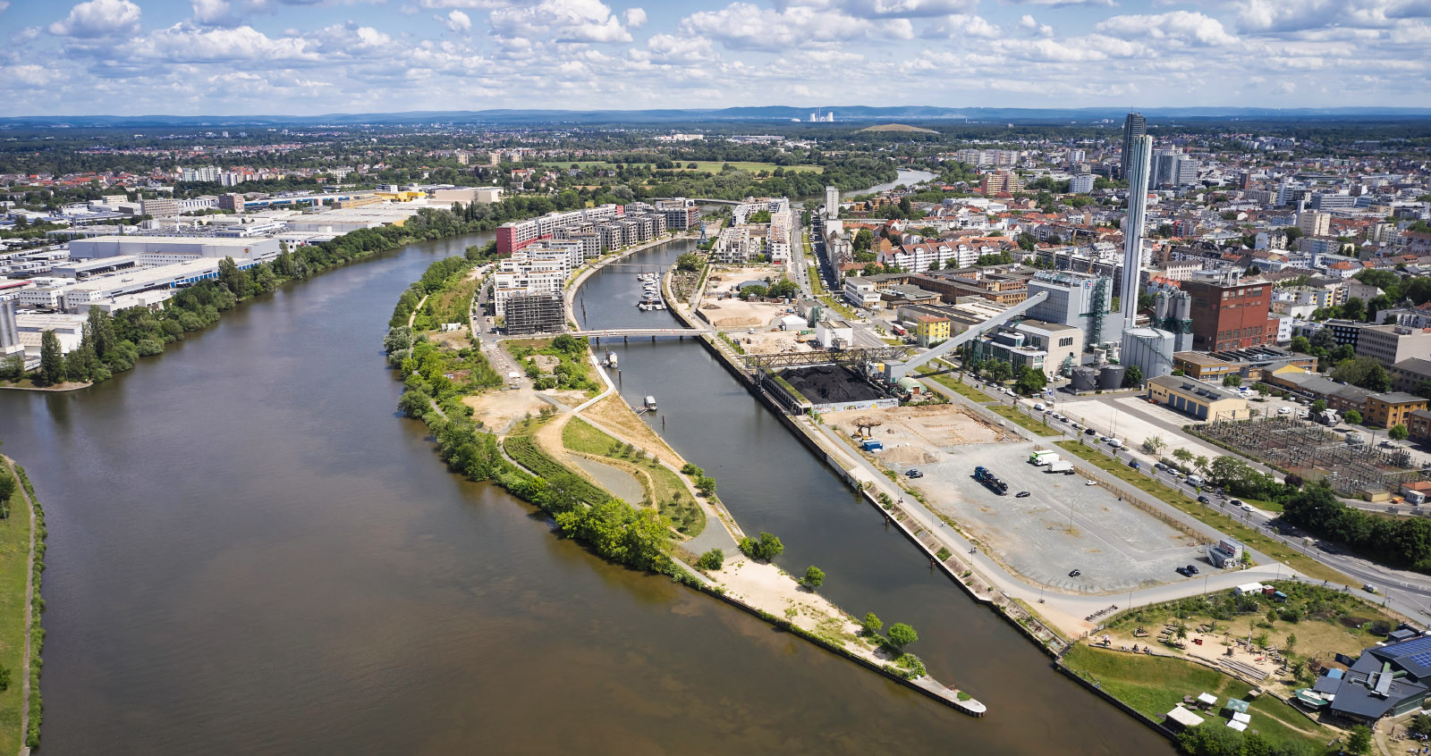 Luftbildaufnahme diverser Wahngebäude nähe Frankfurt