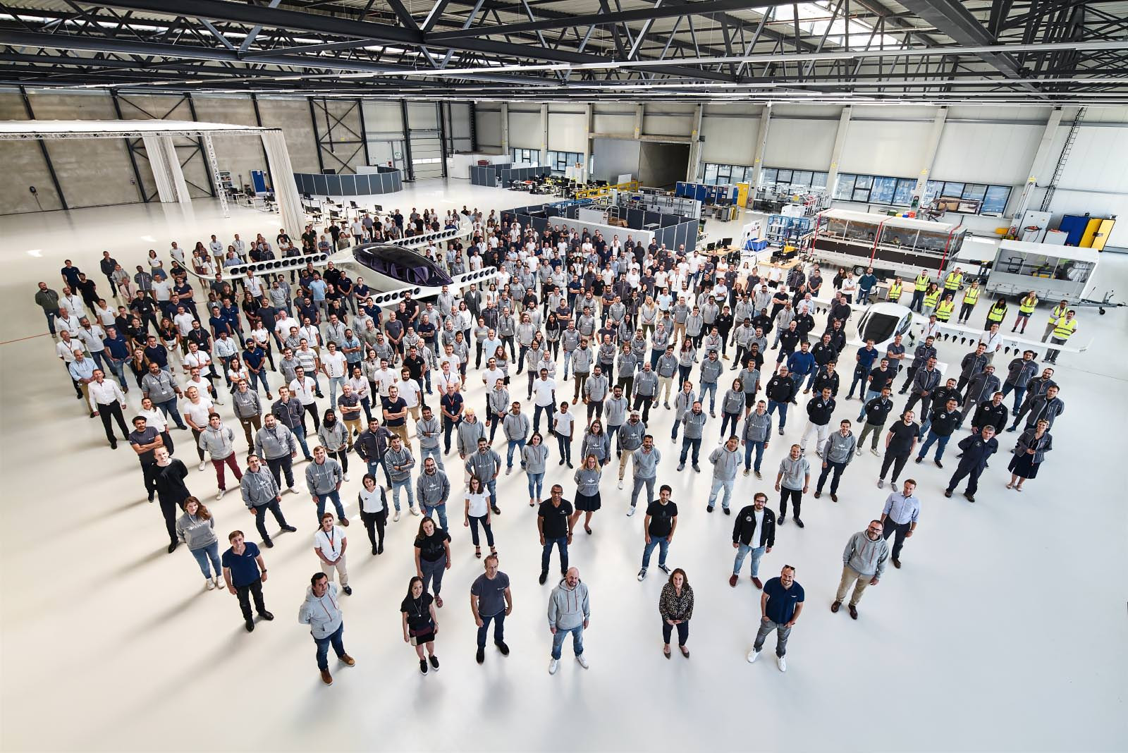 Shoot with 250 Lilium employees in a Hangar here in Munich
