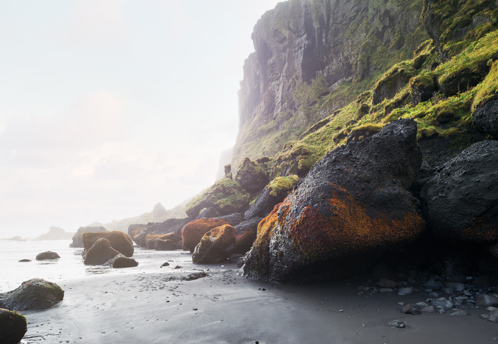 Der schwarze Strand nähe der Stadt Vik, im Süden Islands