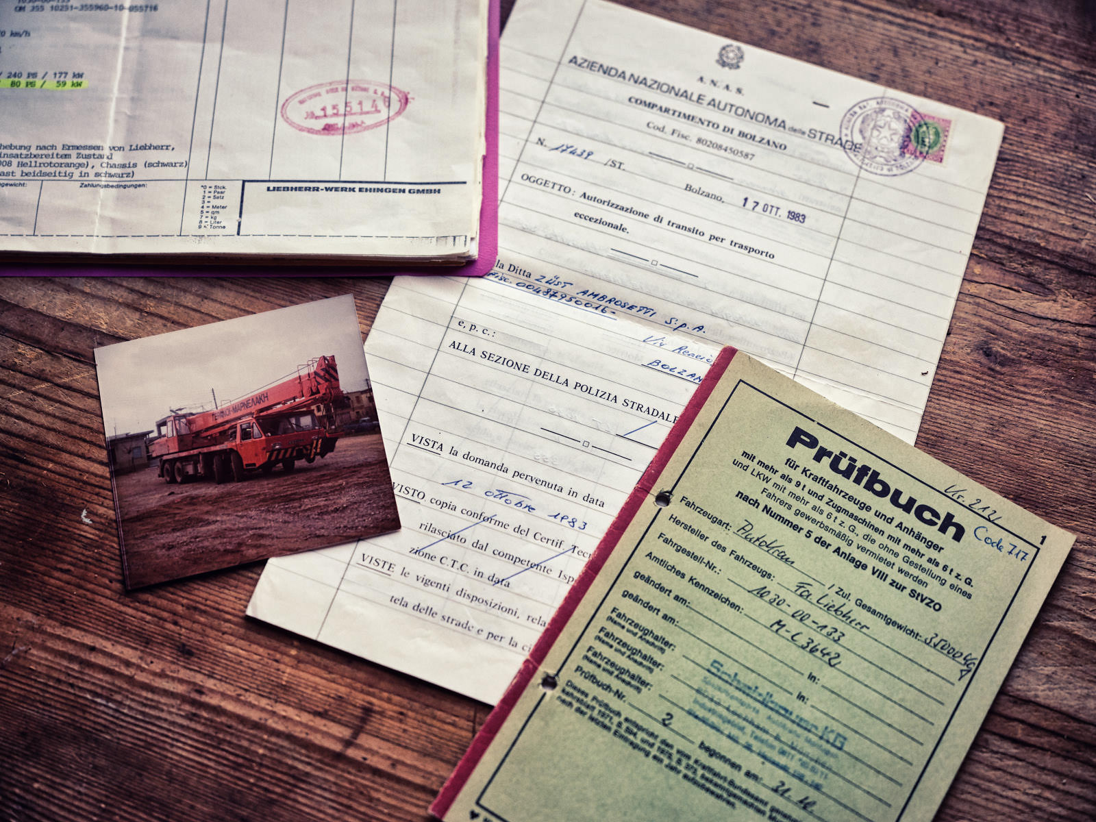 Übersicht alter Frachtdokumente für den Transport des ersten Krahns des Unternehmens