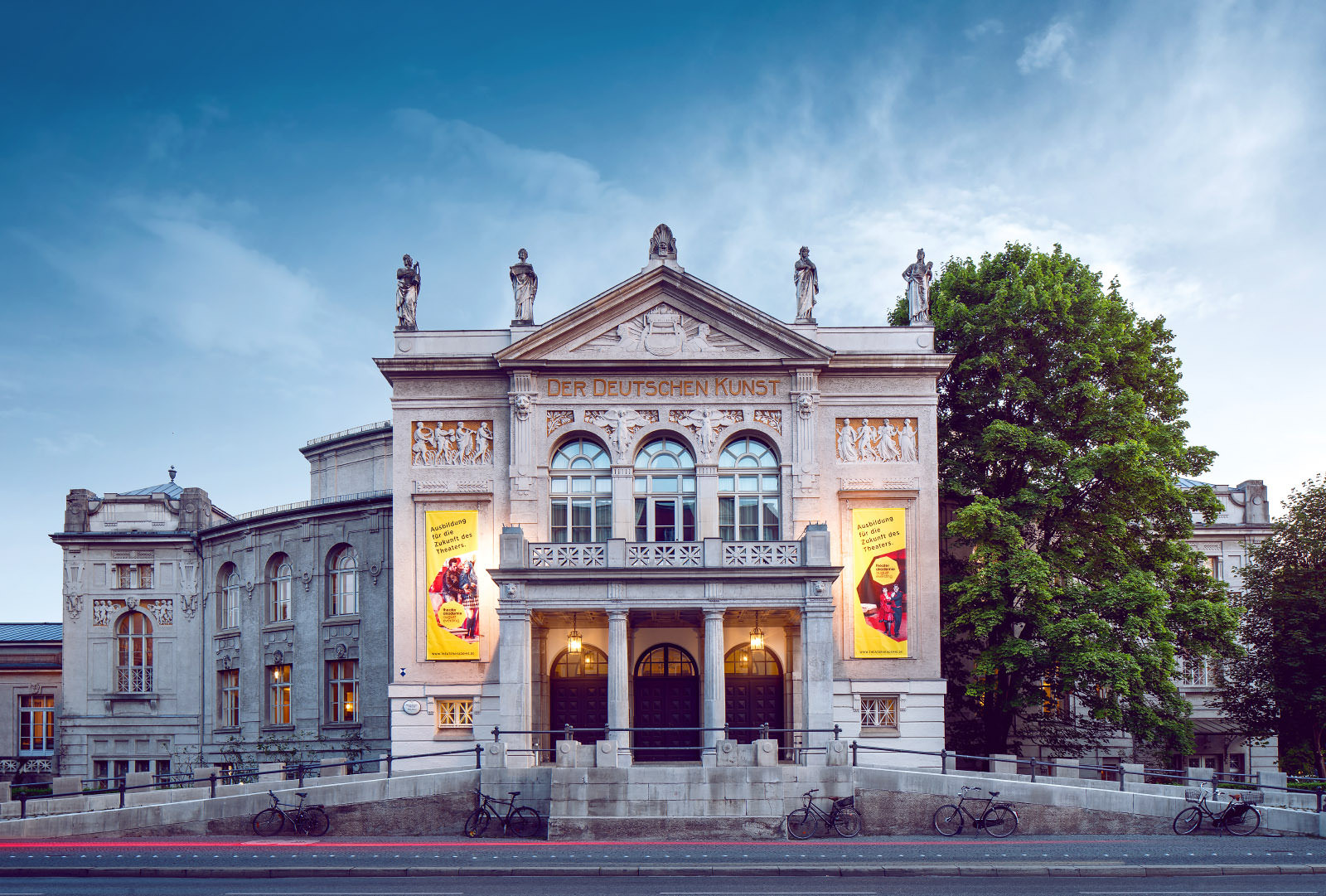 Die Villa Stuck am Prinzregentenplatz bei Sonnenuntergang