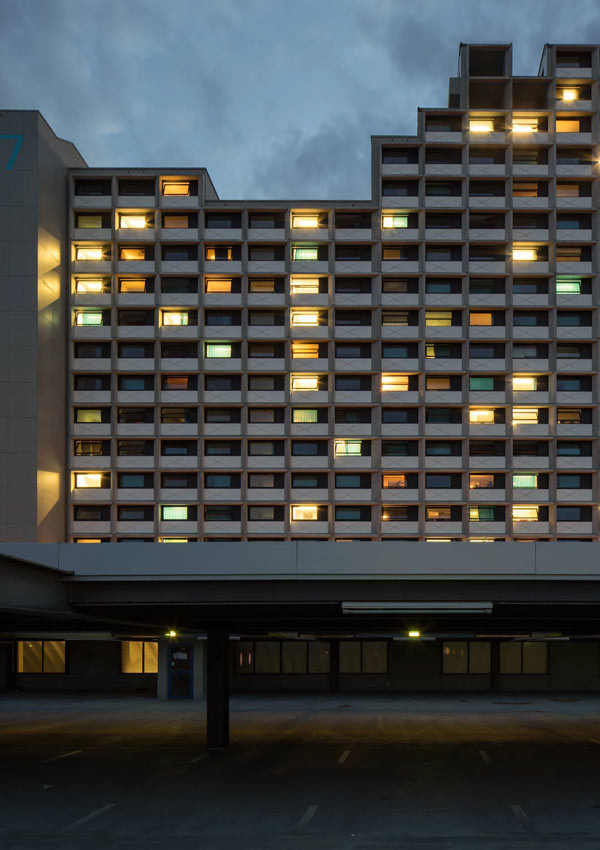 Gebäude Nachtansicht, vom Parkdeck aus