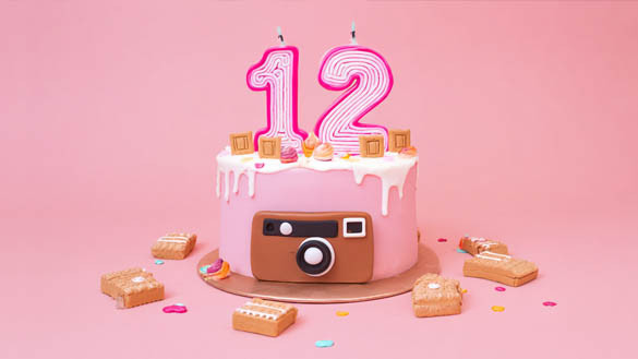 Blogposting 12 Jahre als Fotograf, ein Zwischenfazit. Torte mit einer 12 darauf.