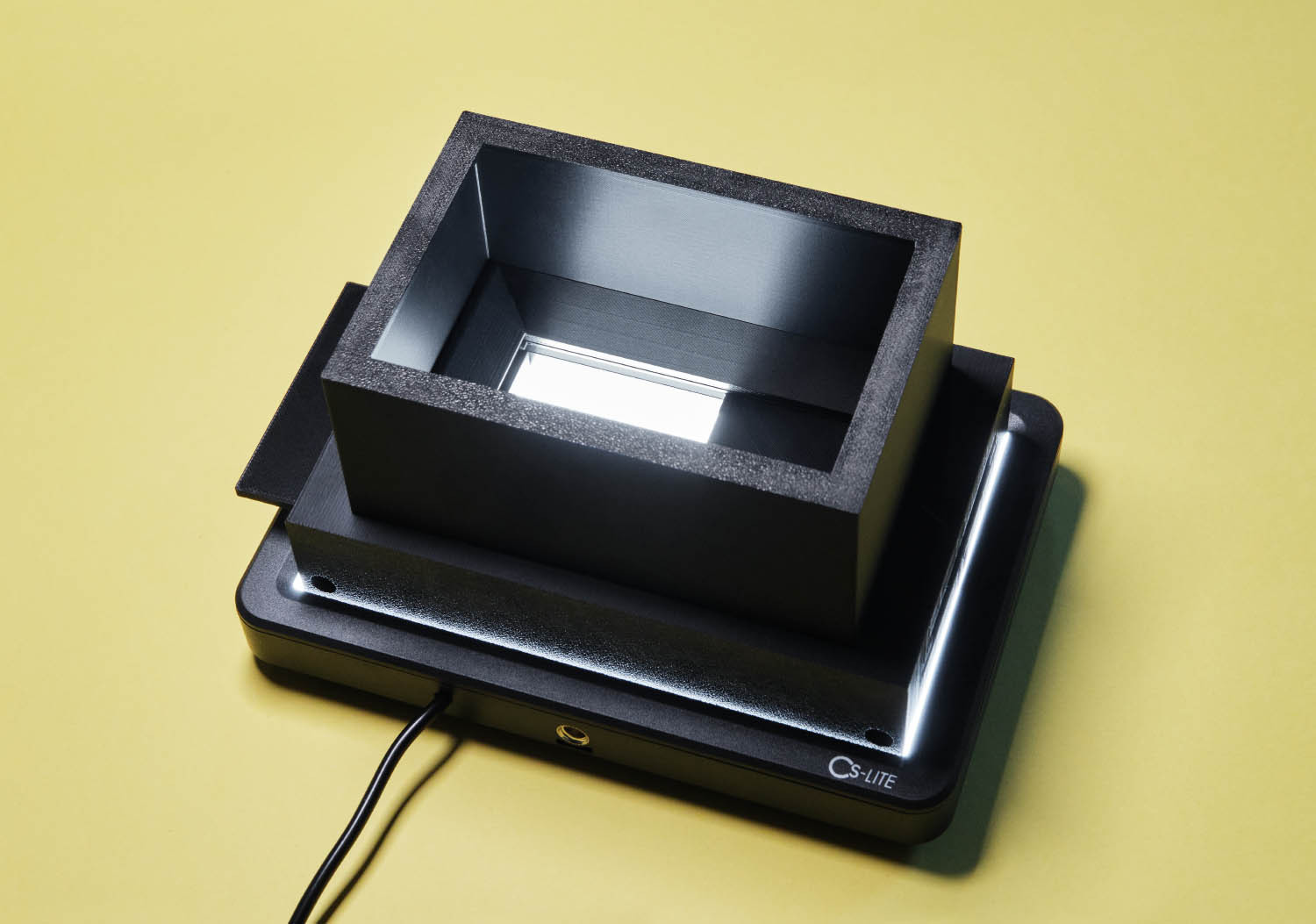 Easyscan bereit zu Benutzung, mit eingesetzter Maske und dem Sonnenschutz