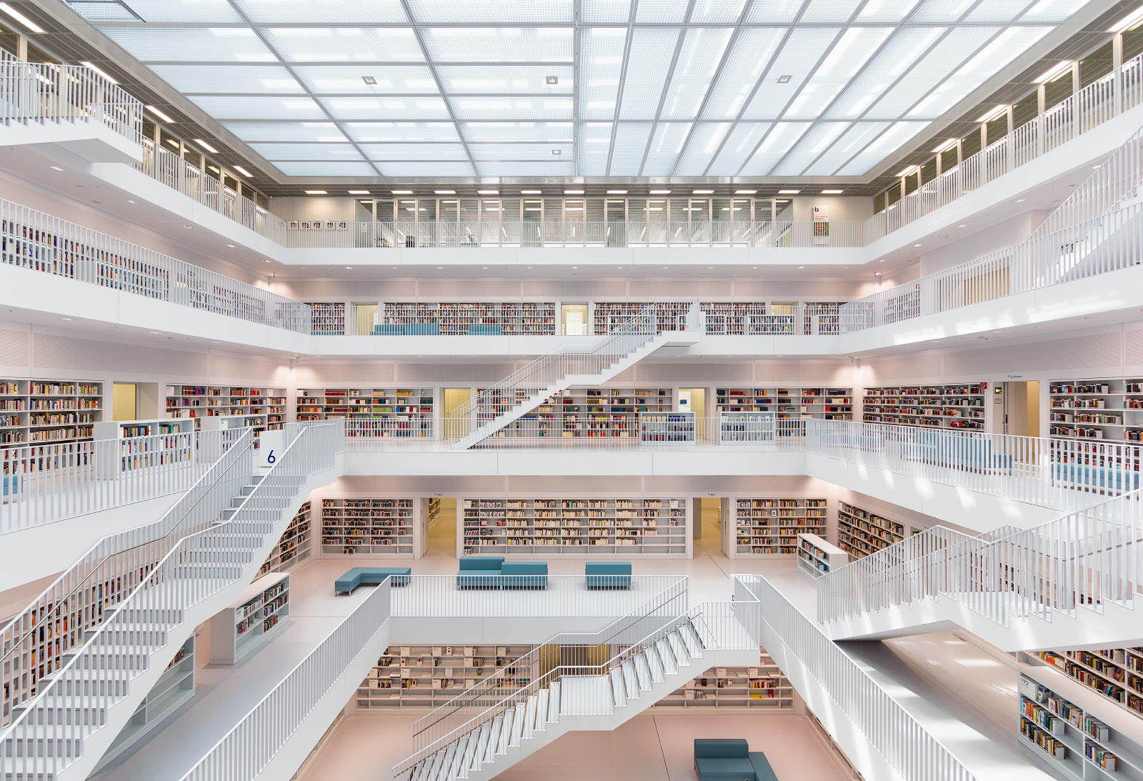 Weitwinkel Aufnahme Bibliothek Stuttgart