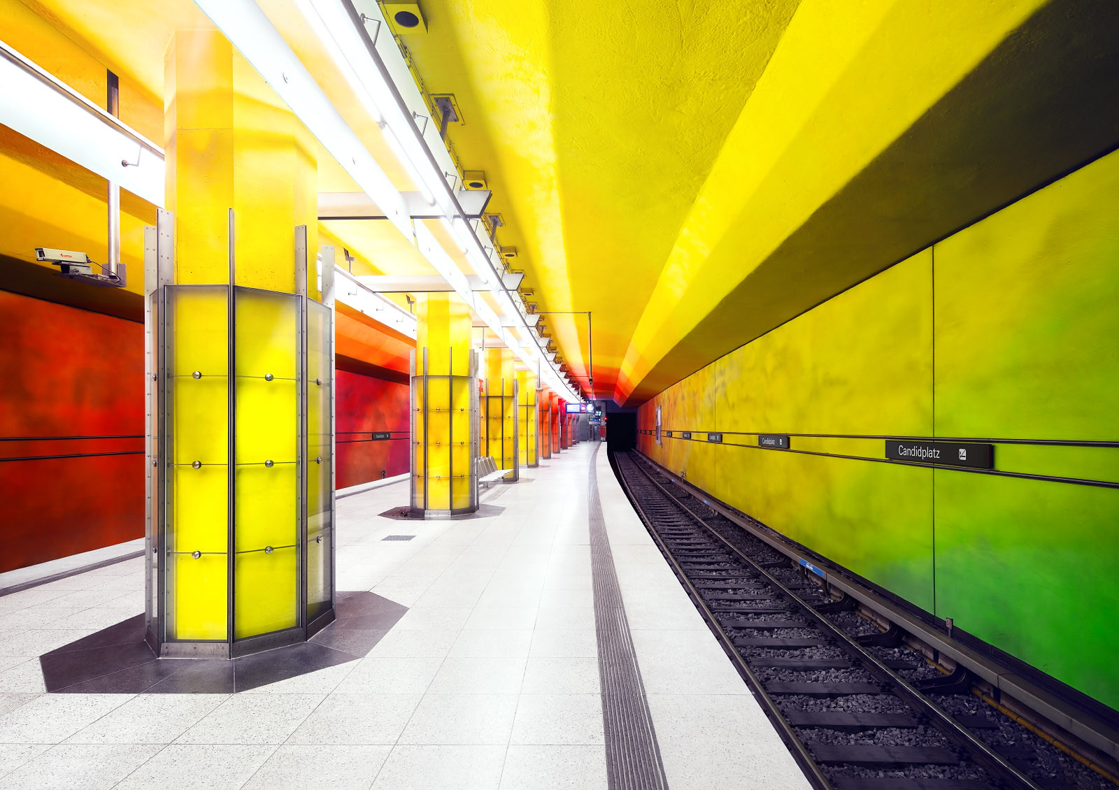 U-Bahn Station München Candidplatz, sehr farbenfroh