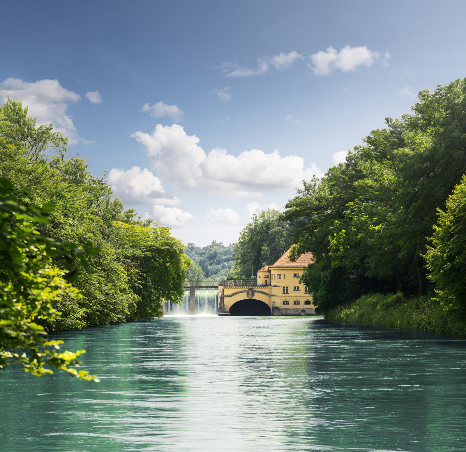 Wasserkraftwerk an der Isar in Thalkirchen München