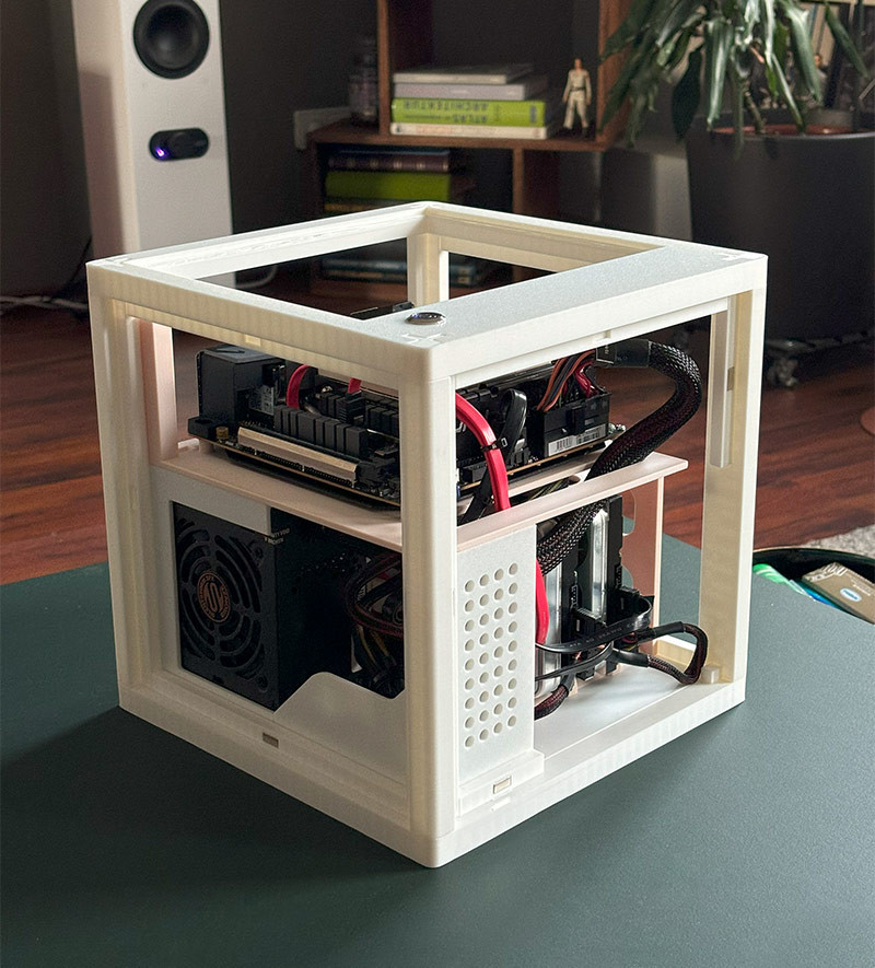 NAS Gehäuse mit verbauter Hardware